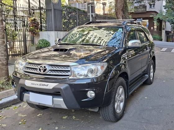 TOYOTA HILUX SW4 3.0 SRV 4X4 16V TURBO INTERCOOLER DIESEL 4P AUTOMÁTICO TOYOTA HILUX SW4 3.0 SRV 4X4 16V TURBO INTERCOOLER DIESEL 4P AUTOMÁTICO